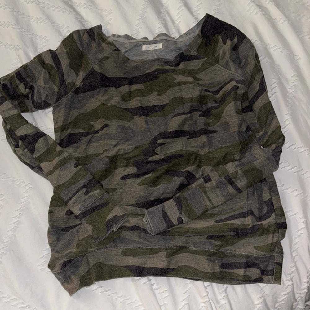 lightweight camo crew neck